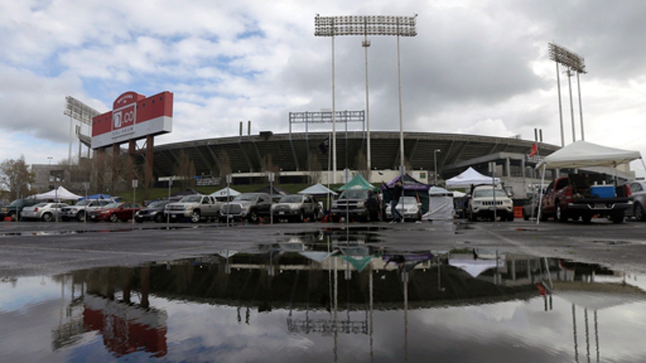 County approves negotiations on $1.3B Raiders stadium